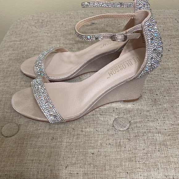 Glamorous rose gold blush sandals with rhinestones size 8 - Picture 3 of 6